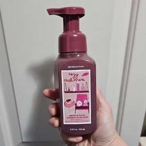 3/$15 SALE 👑 NWT BBW Cozy Cashmere Foaming Hand soap
